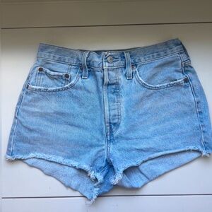 Levi's 501 Shorts Size 27 💙💙